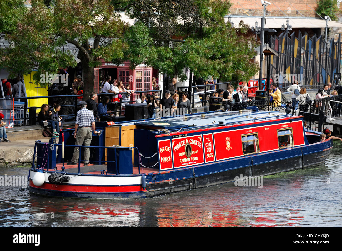 Vereinigtes Königreich, London, Camden, Schiff in der Nähe von Camden Lock Stockfoto