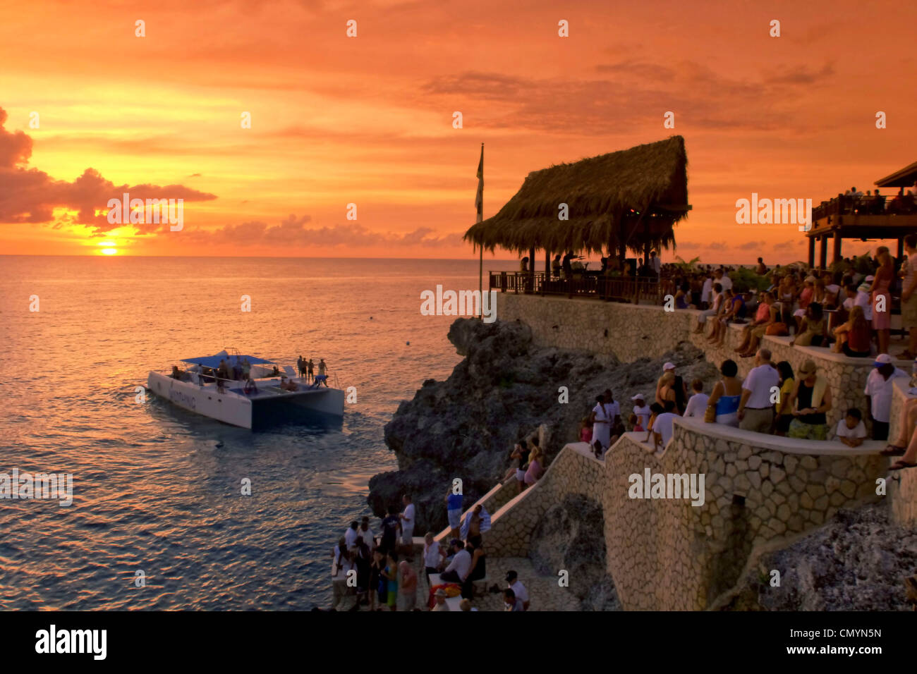 Jamaika Negril Ricks Cafe Open-Air Bar Sicht bei Sonnenuntergang Stockfoto