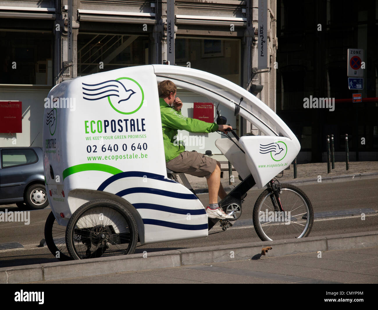 Ecopostale Muskelkraft Null Emission-Post-Lieferwagen in Brüssel, Belgien Stockfoto