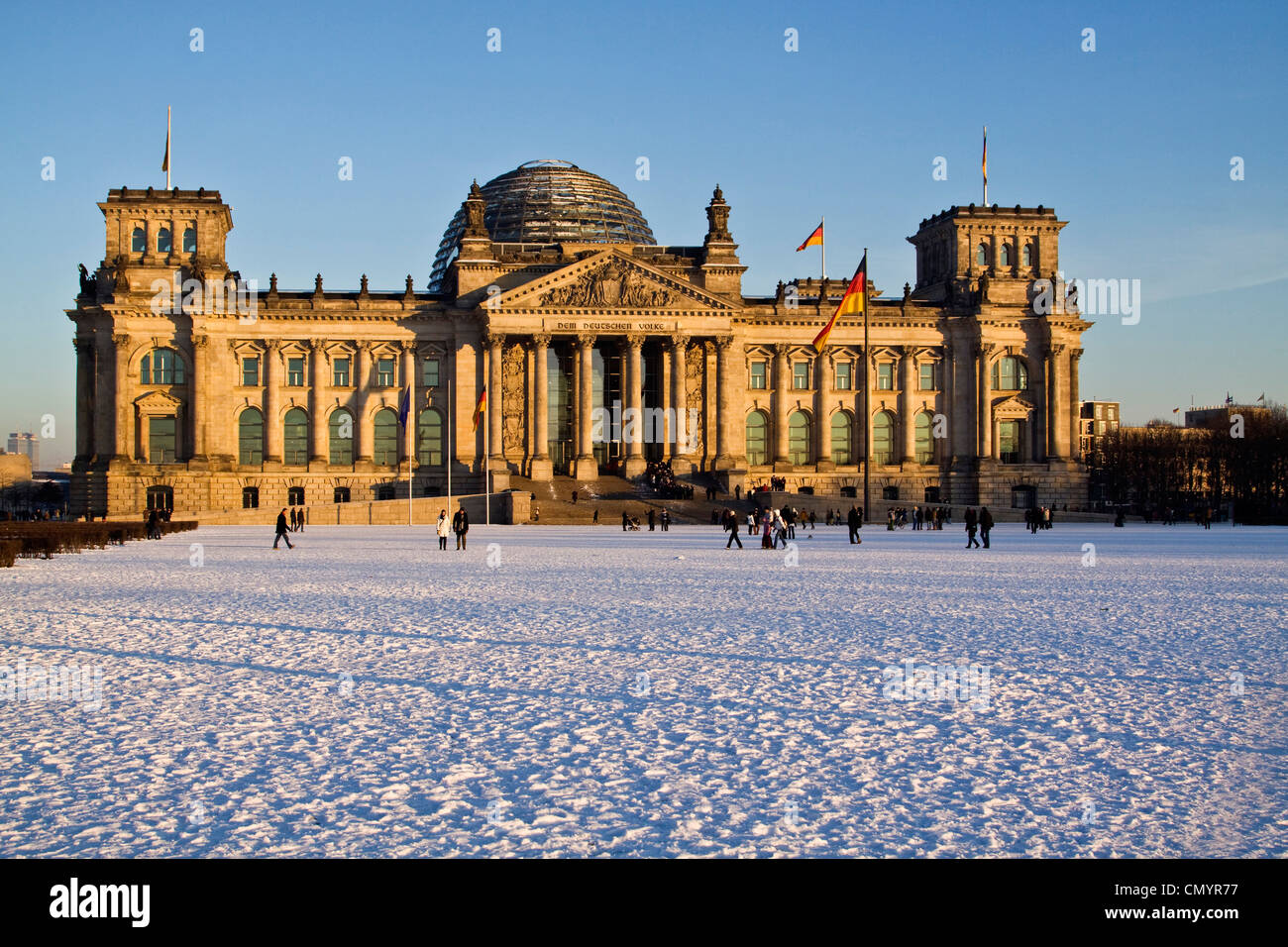 Reichstagsgebäude im Winter mit Schnee, im Freien, Berlin, Deutschland, Europa Stockfoto