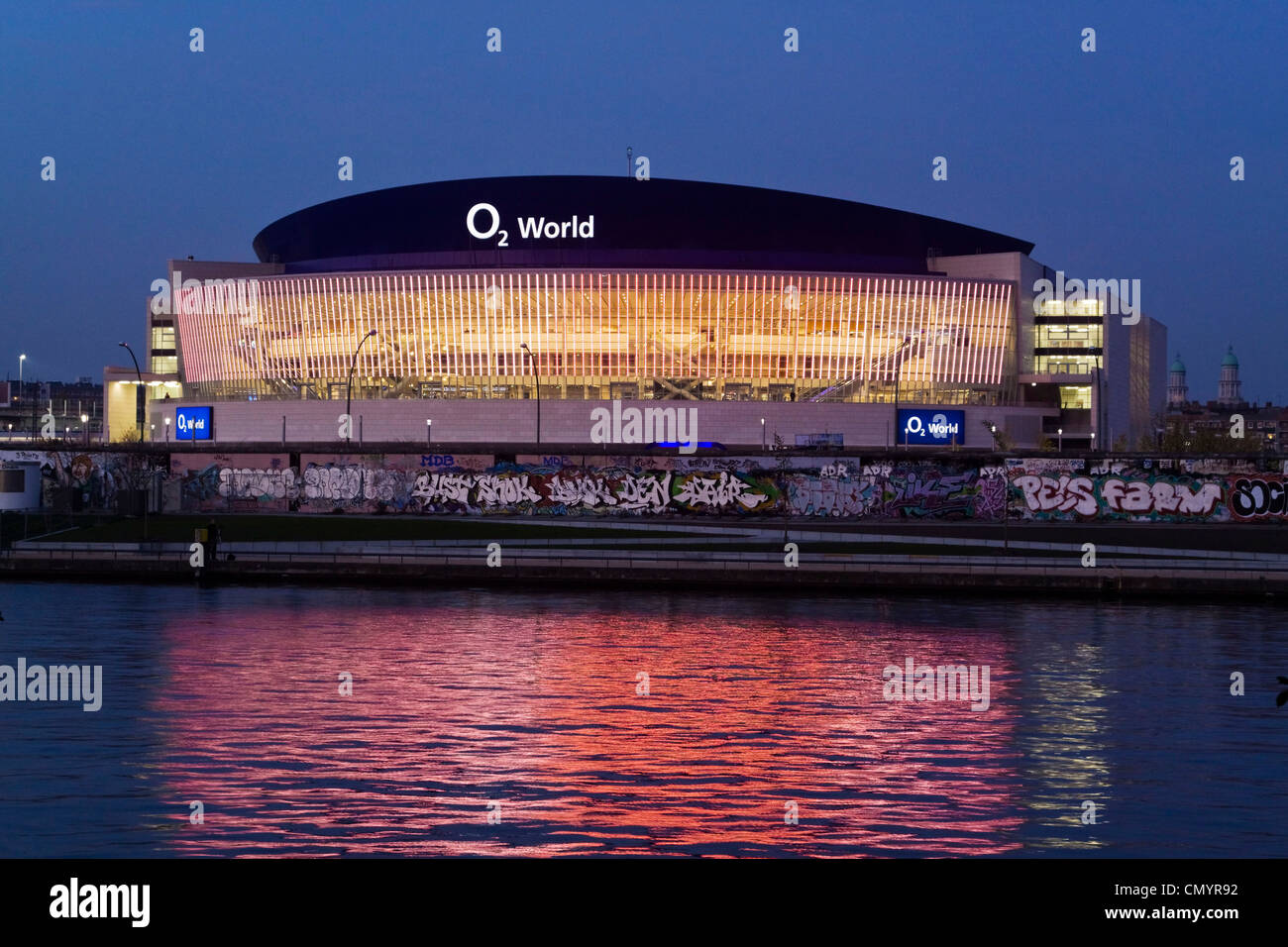 O2 World Arena, Veranstaltungssaal, Fluss Spree, Berlin, Deutschland Stockfoto