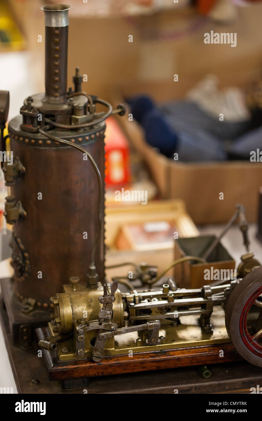 Spielzeug-handgefertigte Dampfmaschine zum Verkauf Auktionssaal Montrose Schottland Stockfoto