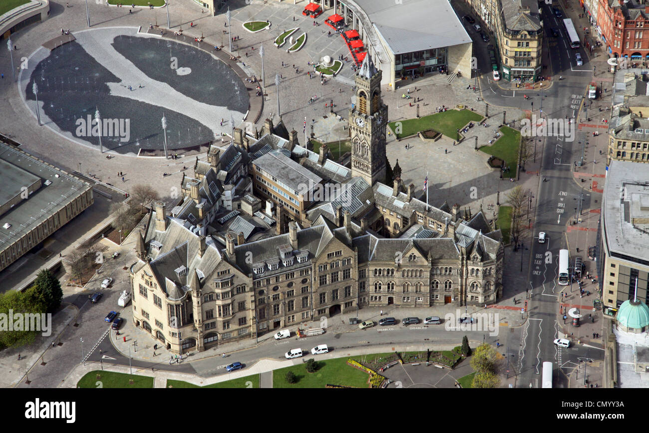 Luftaufnahme von Bradford City Hall, Yorkshire Stockfoto