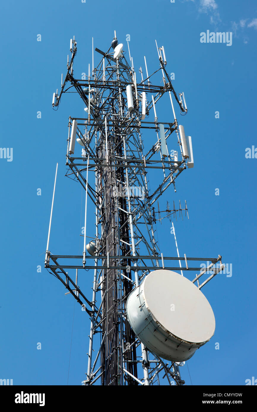 Sat-Anlagen, Telekommunikation & Türme Zelltechnologie. Stockfoto