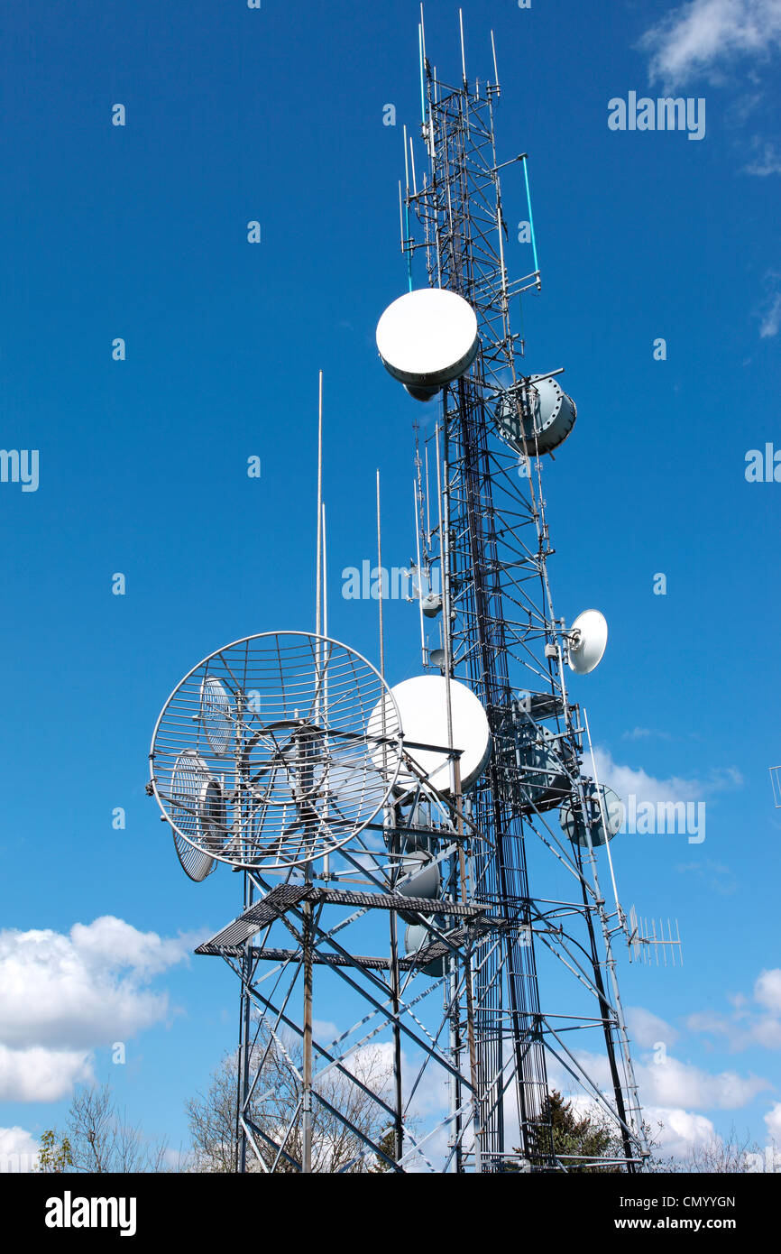 Sat-Anlagen, Telekommunikation & Türme Zelltechnologie. Stockfoto