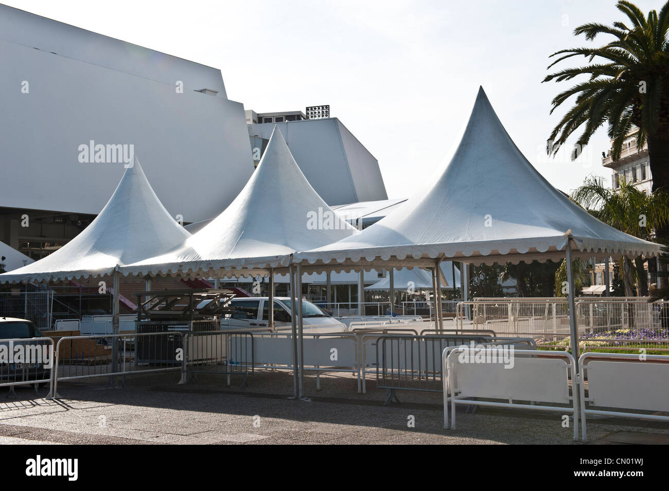 Ein weißes Zelt Setup für ein Ereignis. Ein schönes Konzept, erschossen. Stockfoto
