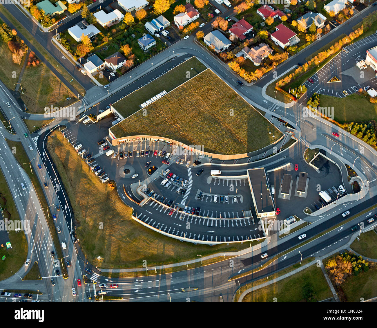 Luftaufnahmen von Straßen, Gebäuden und Wohnungen, Vorort, Reykjavik Island Stockfoto