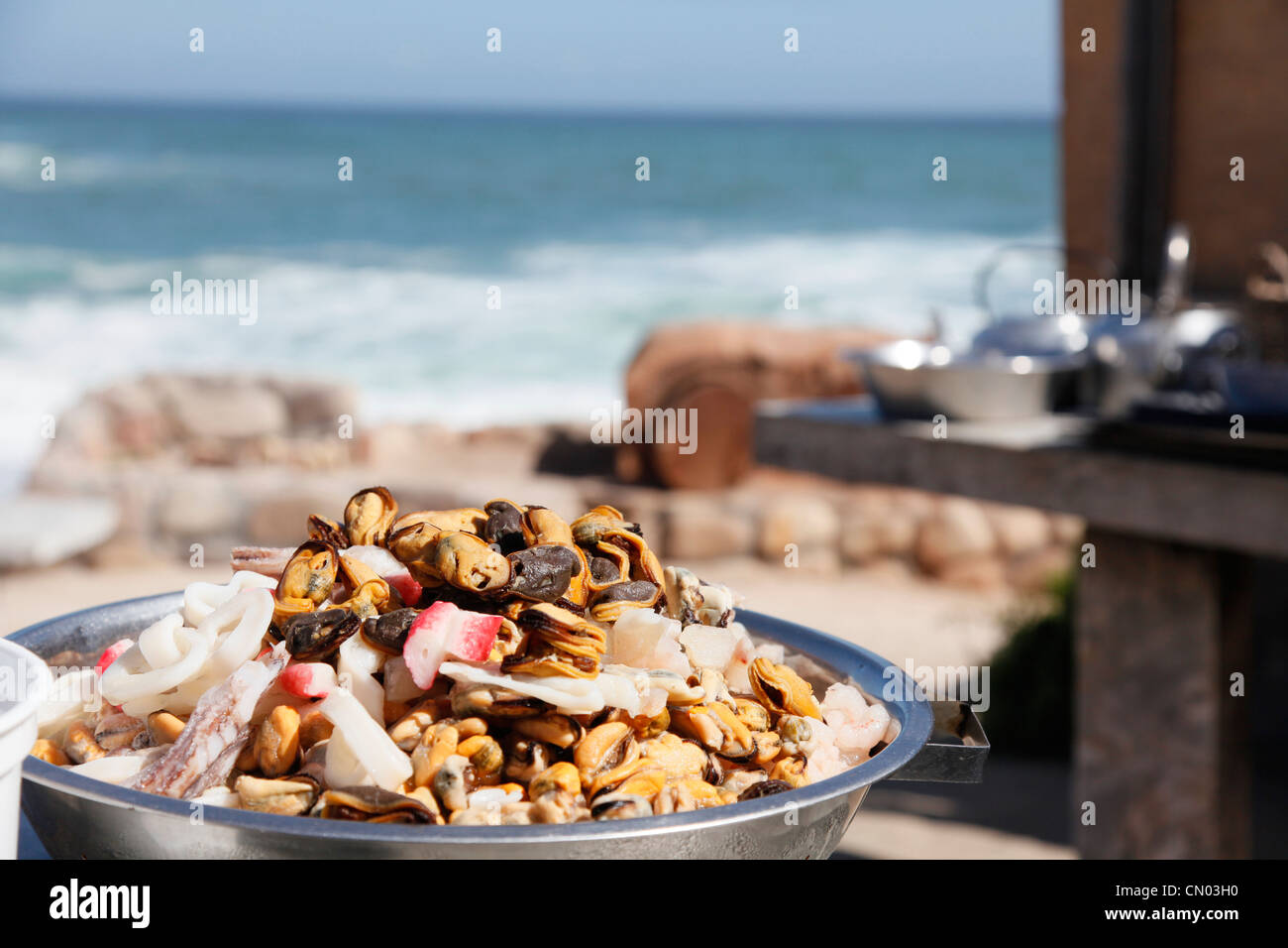 Eine Schüssel mit frisch gefangenen Fisch in Muisbosskern Restaurant in Lamberts Bay, Northern Cape, Südafrika Stockfoto