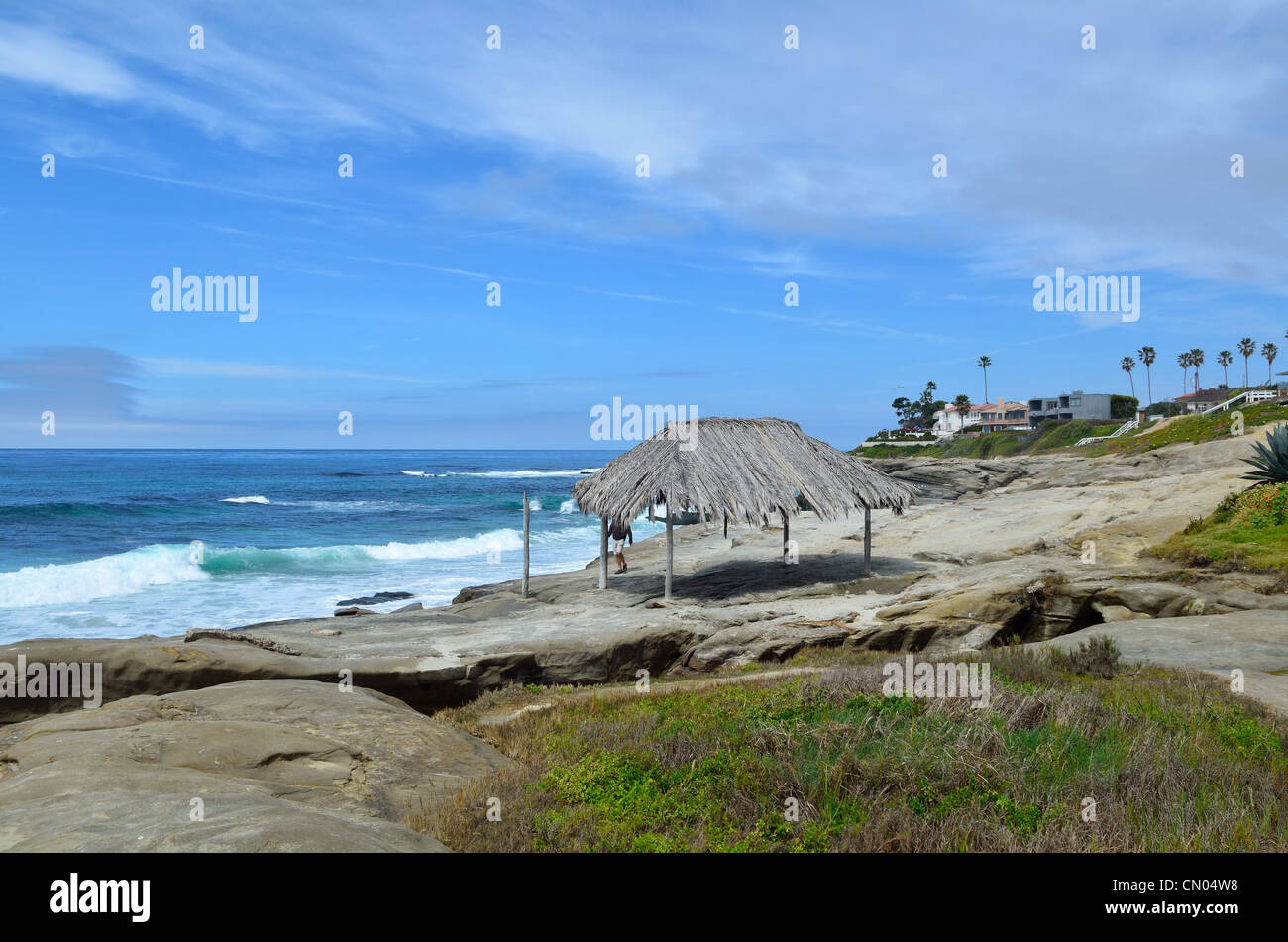 Ein Rasen Hütte stehend an der felsigen Küste. San Diego, Kalifornien, USA. Stockfoto