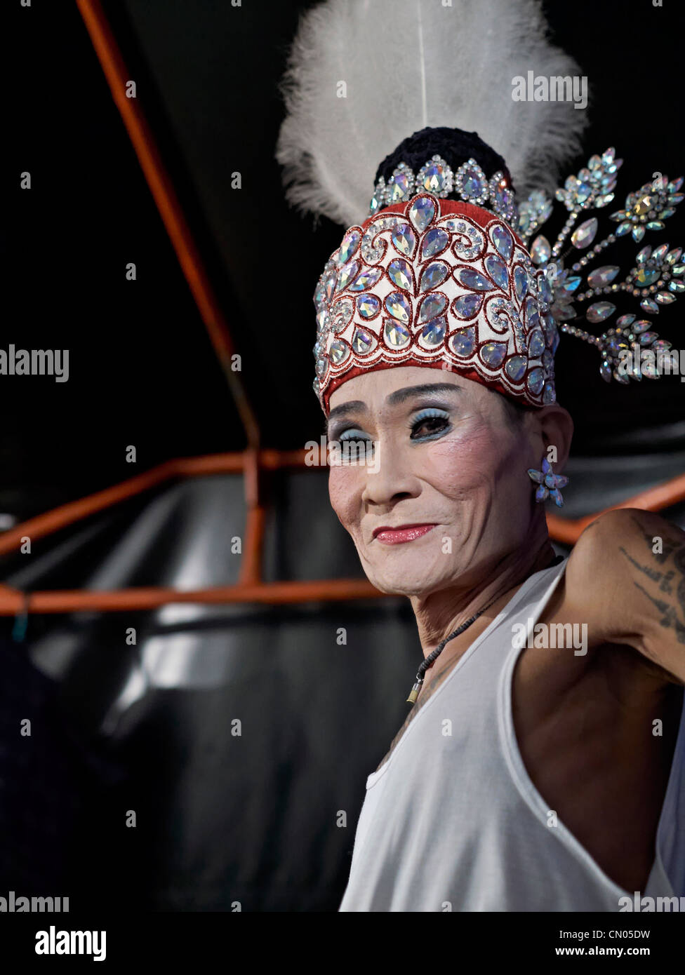 Warum Gibt Es In Thailand So Viele Transgender Thailändischer transvestit -Fotos und -Bildmaterial in hoher Auflösung