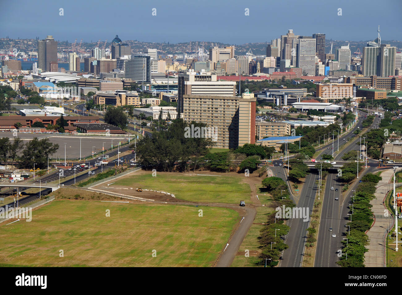 Blick auf Durban CBD von der Aussichtsplattform des Moses Mabhida Stadium Stockfoto