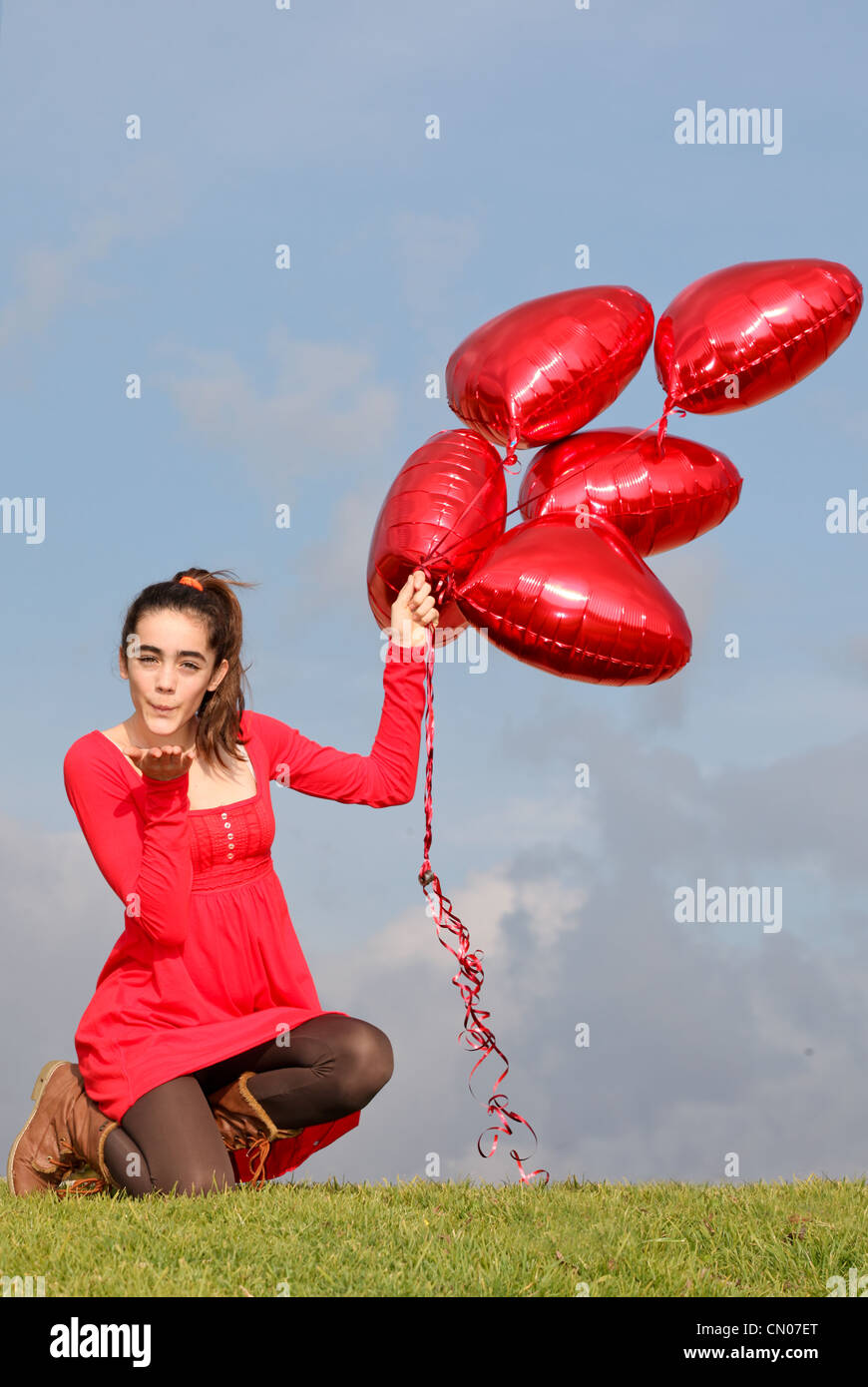 Madchen Pusten Luftballons Auf Stockfotos Und Bilder Kaufen Alamy