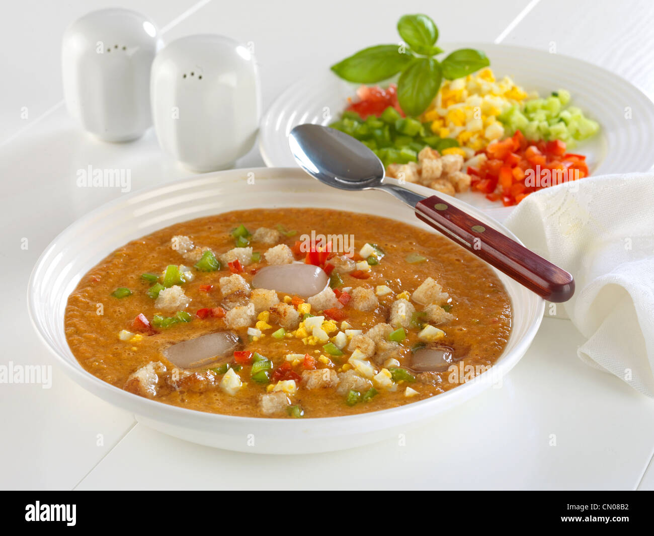 Spanische gazpacho suppe -Fotos und -Bildmaterial in hoher Auflösung ...