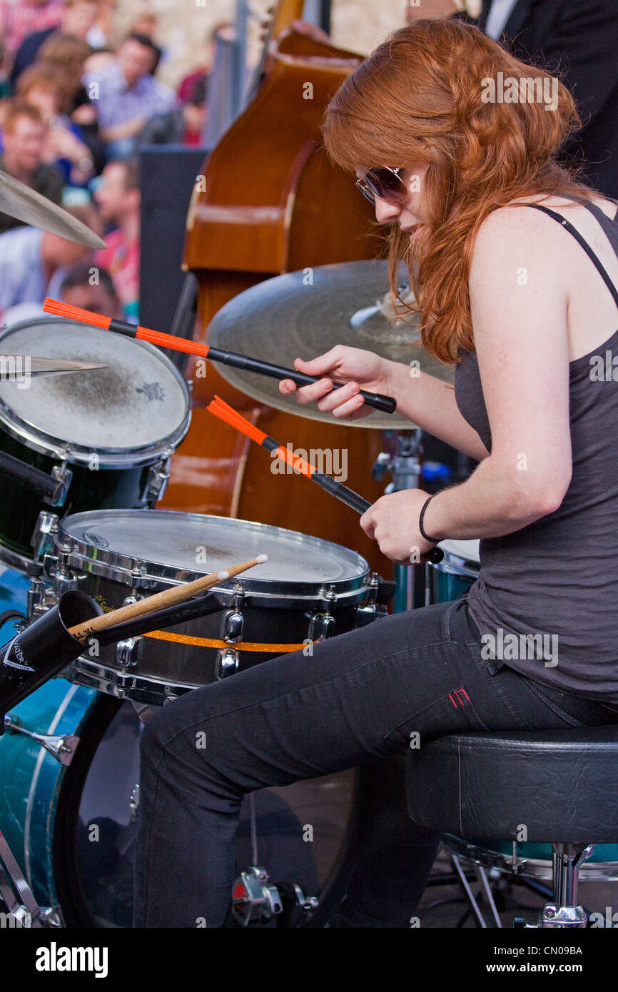 Schlagzeuger erklingt in das jährliche Hafenfest in Bristol, England im Jahr 2010 Stockfoto