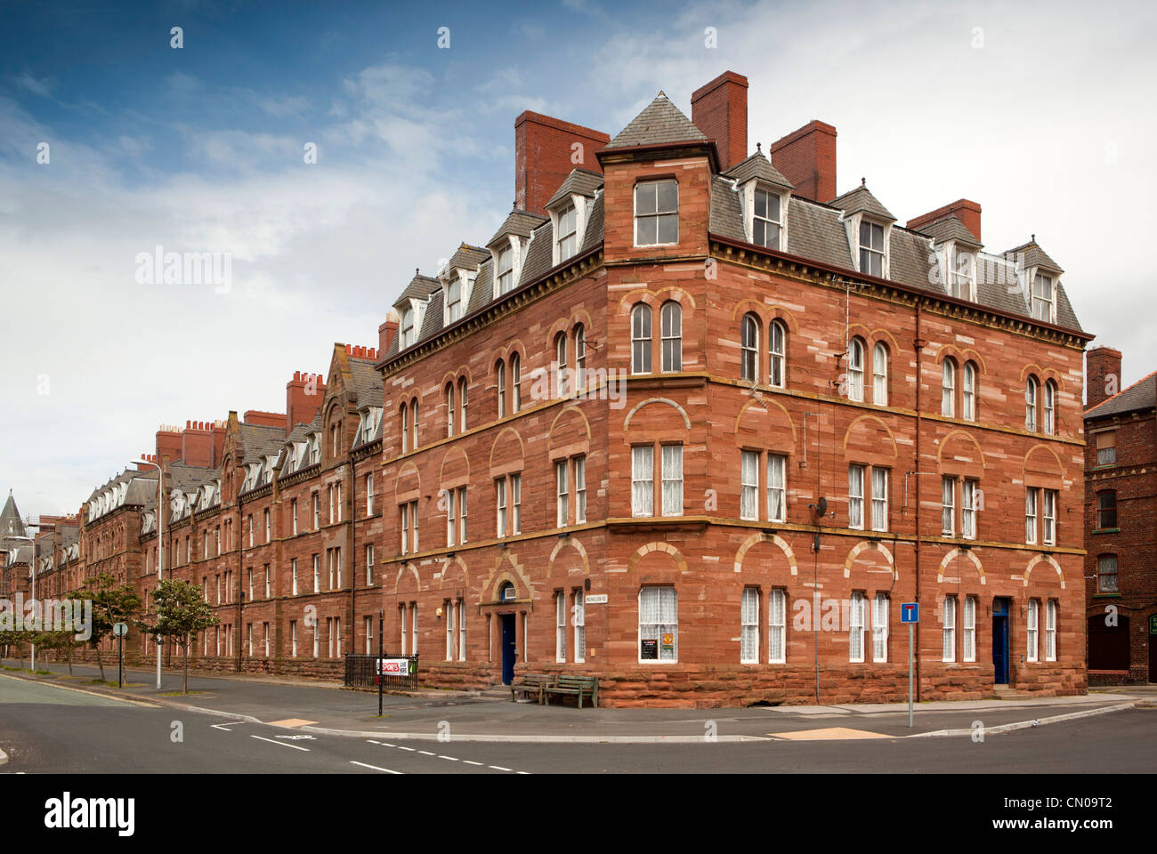 UK, Cumbria, Barrow in Furness, Michaelson Straße, viktorianischen Arbeitnehmers Tenement Wohnung gegenüberliegenden Werft Stockfoto