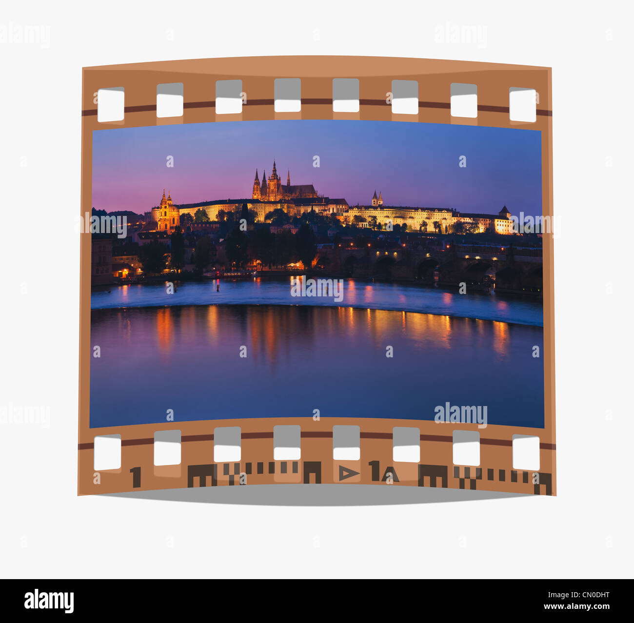 Filmstreifen: Blick über die Vltava (Moldau), die Prager Burg, Prag, Tschechische Republik, Europa. Stockfoto
