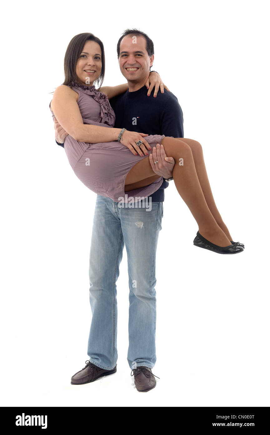 Voller Länge paar mit Mann Betrieb Frau in armen isoliert auf weißem Hintergrund Stockfoto