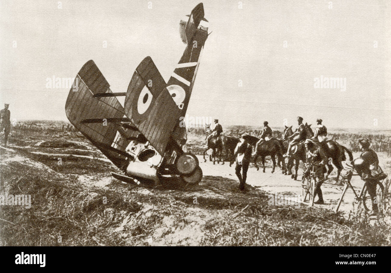 Ein abgestürztes Flugzeug in der Nähe von Cherisy, Frankreich im ersten Weltkrieg. Stockfoto