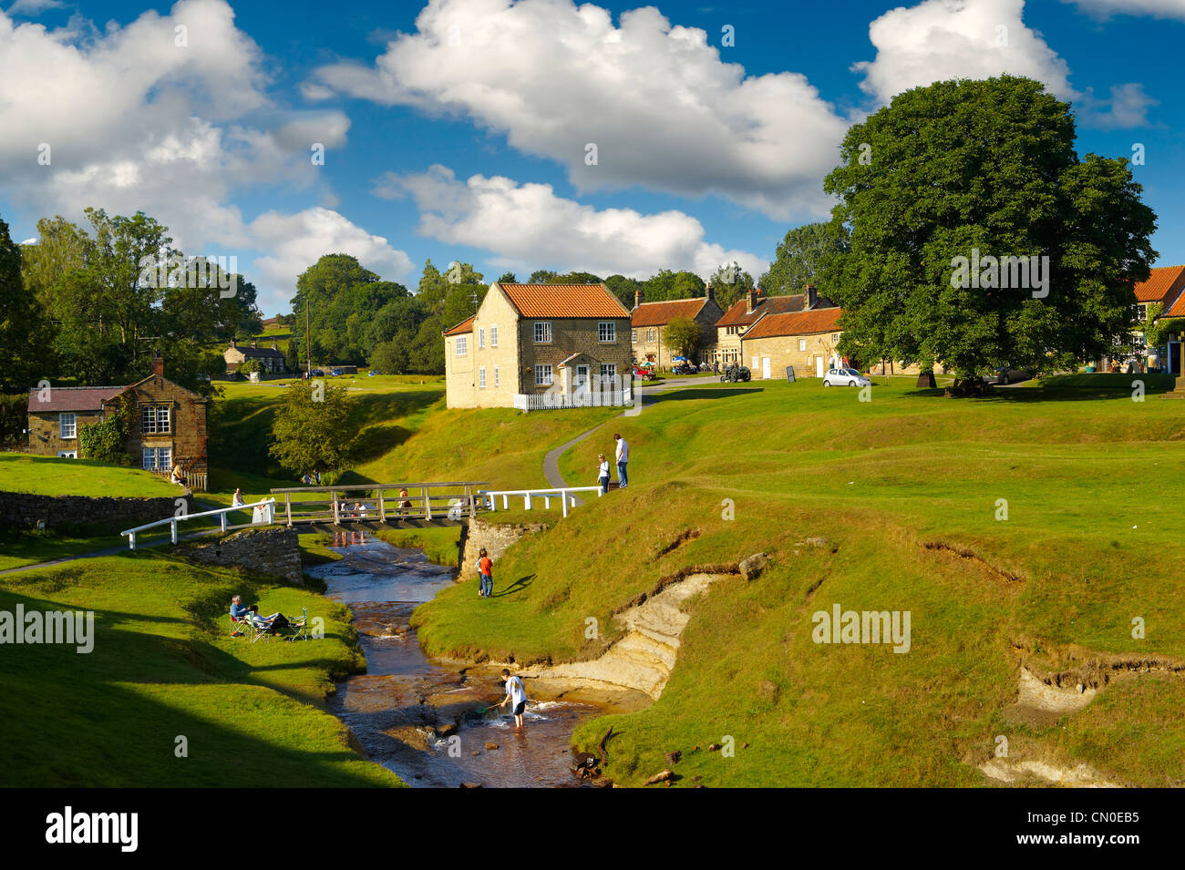 Traditionelle Steinhäuser Hutton-Le-Hole, North Yorks Moors Nationalpark, Yorkshire, England Stockfoto