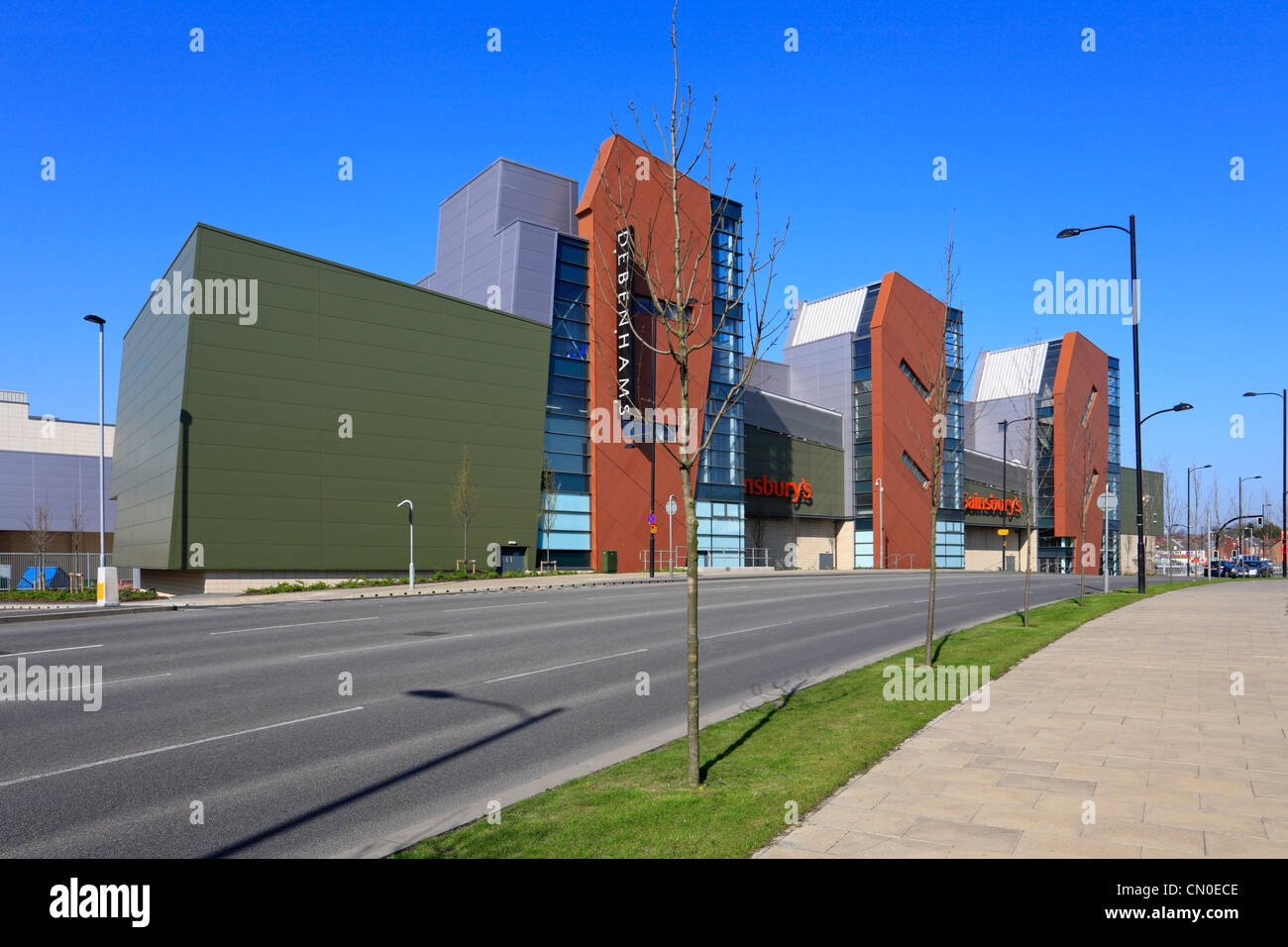 Außenseite von Debenhams und Sainsbury speichert in Trinity gehen, Wakefield, West Yorkshire, England, UK. Stockfoto