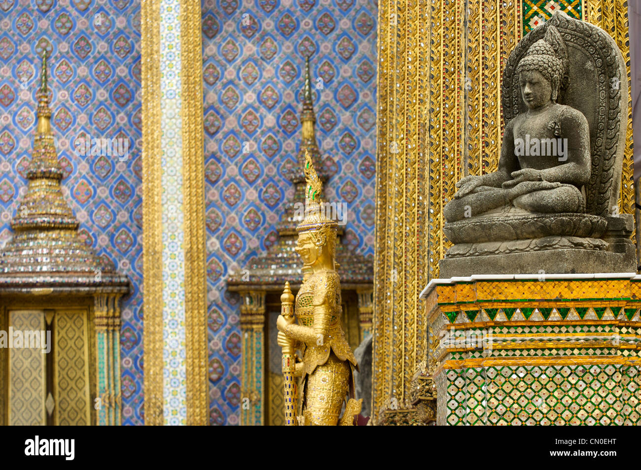 Spiegel, Mosaike, bemalte Fliesen, Dekorationen, Grand Palace, Wat Pra Keaw, Thai, Buddhismus, Religion, Bangkok, Thailand Stockfoto