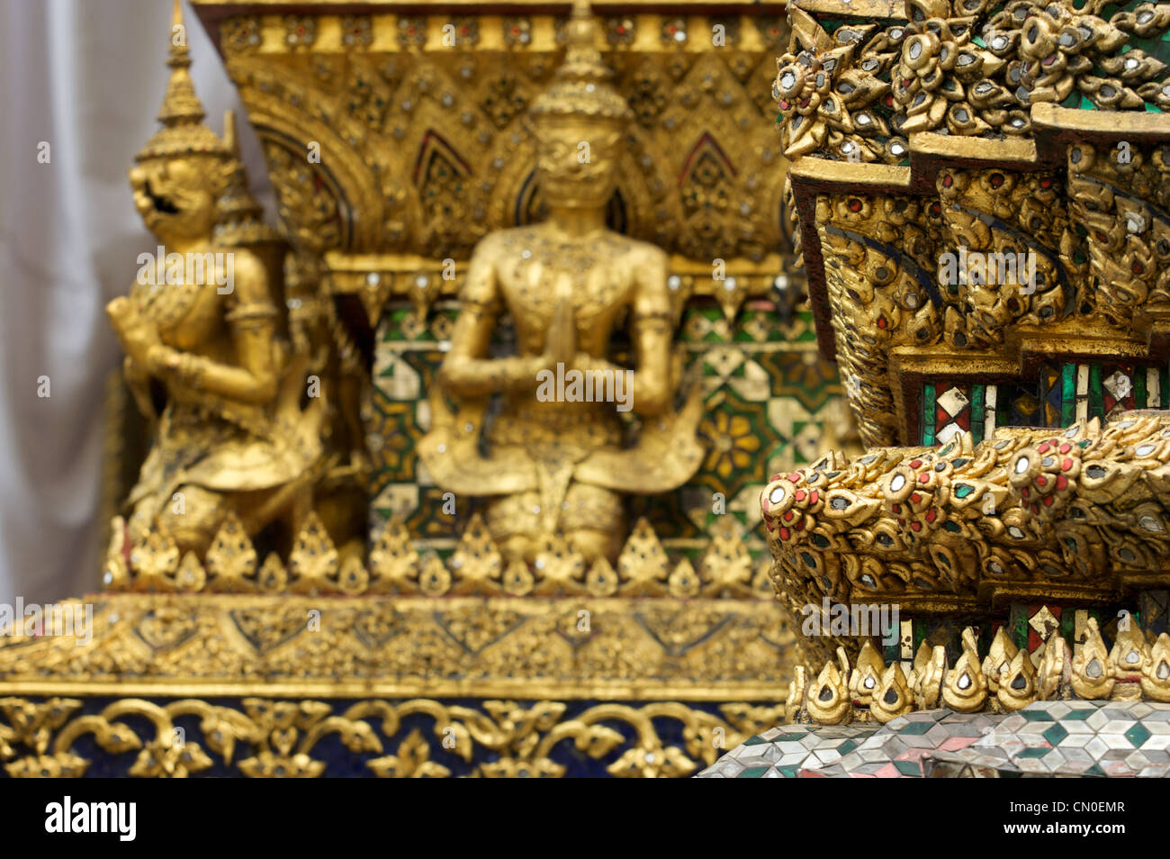 Spiegel, Mosaike, bemalte Fliesen, Dekorationen, Grand Palace, Wat Pra Keaw, Thai, Buddhismus, Religion, Bangkok, Thailand Stockfoto