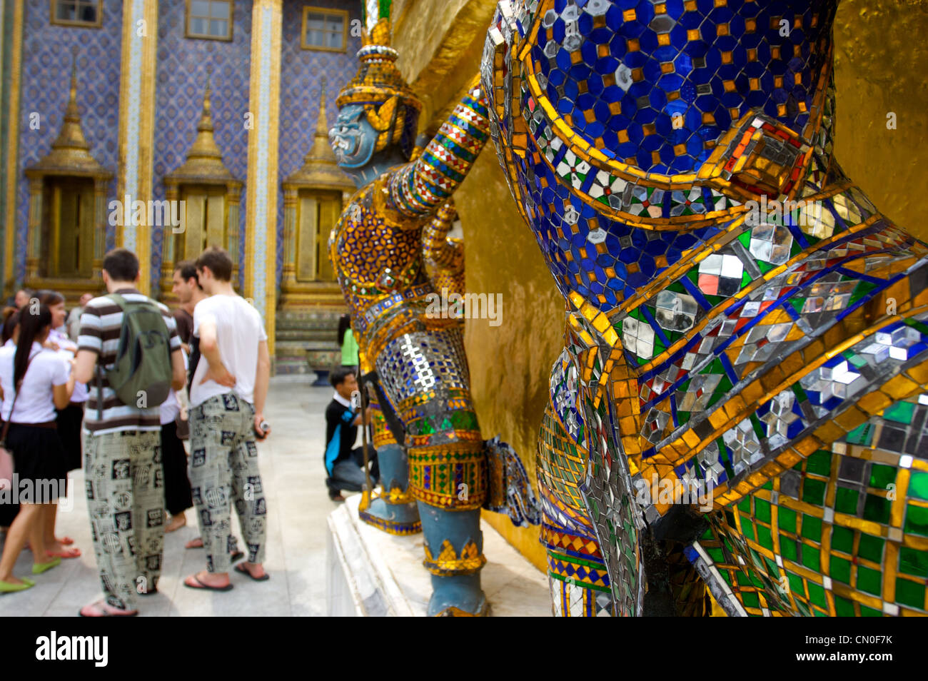 Touristen fotografieren im Grand Palace Bangkok, Stockfoto