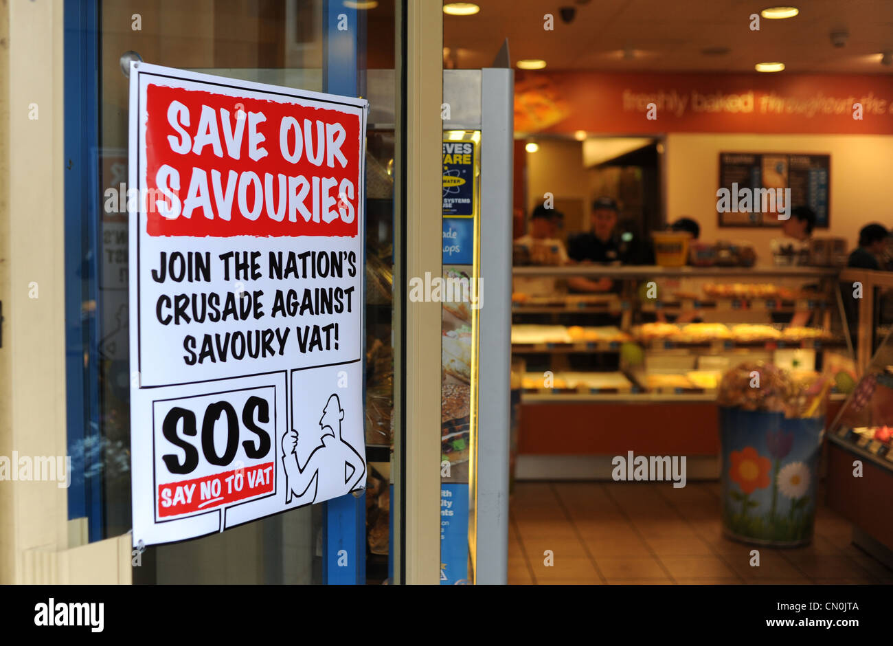 Greggs der Bäcker Plakat Kampagne gegen Mehrwertsteuer auf warmen herzhaften Speisen von britische Regierung UK Stockfoto