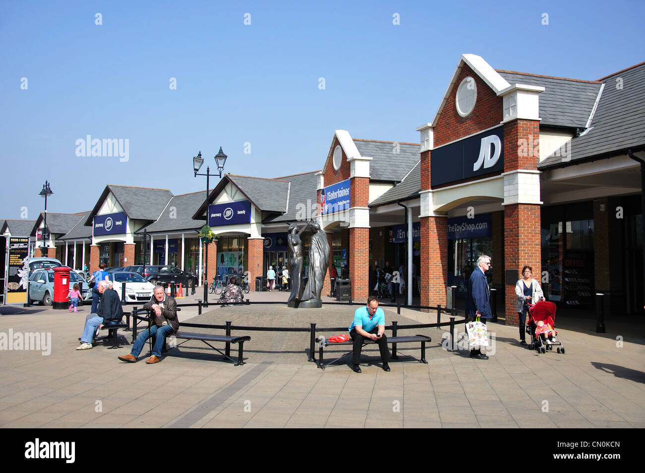 Zwei Flüsse, Einkaufszentrum, Vereinigtes Staines-upon-Thames, Surrey, England, Königreich Stockfoto