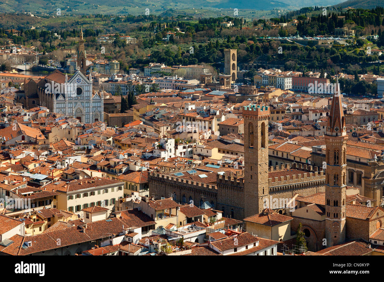 Florenz, Bargello und Badia Fiorentina Glockentürme, Kirche Santa Croce und die Stadt von Giotto Glockenturm Stockfoto