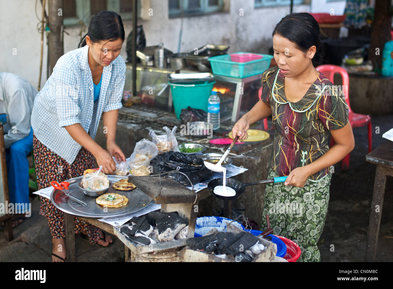 Suppen auf den Straßen von Yangon (Rangoon), Myanmar (Burma) Stockfoto