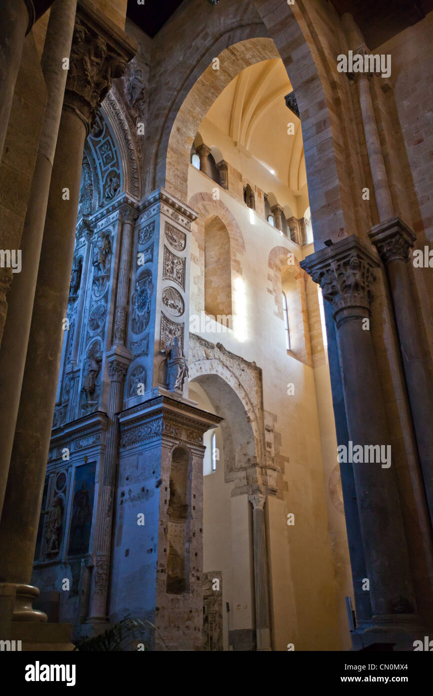 Das Innere der Kathedrale-Basilika von Cefalù. Stockfoto