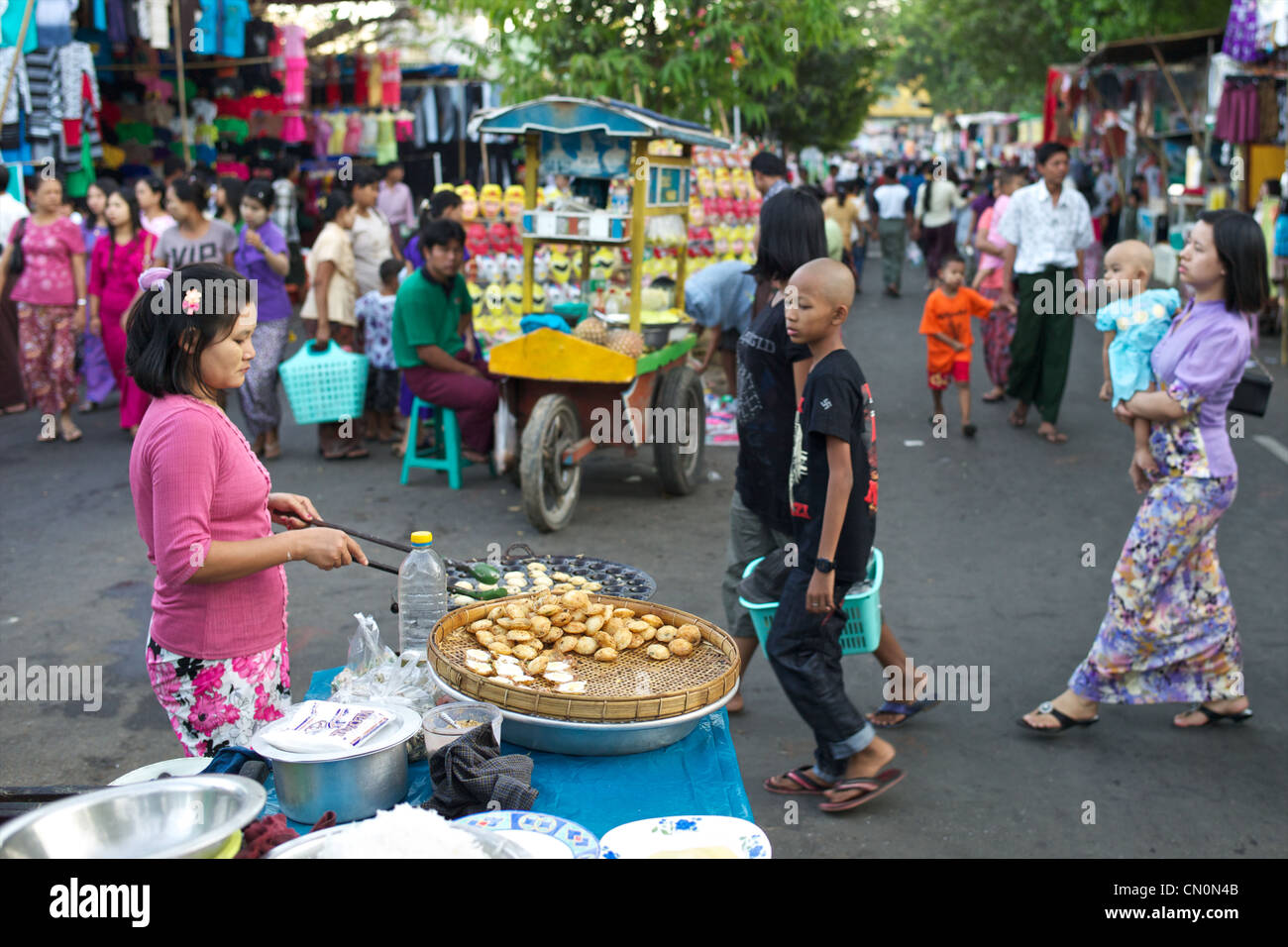 Straße-Essen auf den Straßen von Yangon (Rangoon), Myanmar (Burma) Stockfoto