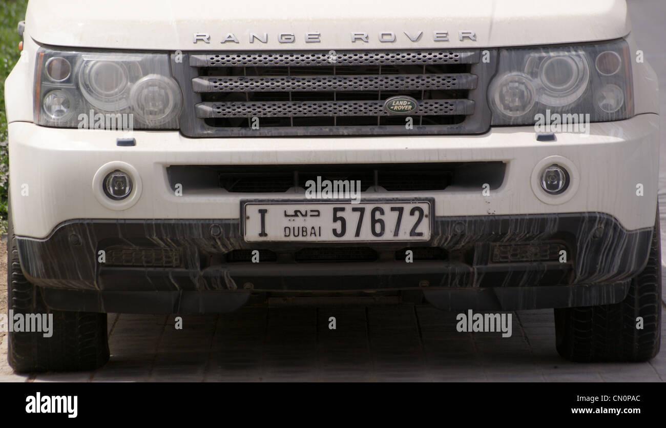 Ein Range Rover mit Nummernschild Dubai, Vereinigte Arabische Emirate Stockfoto