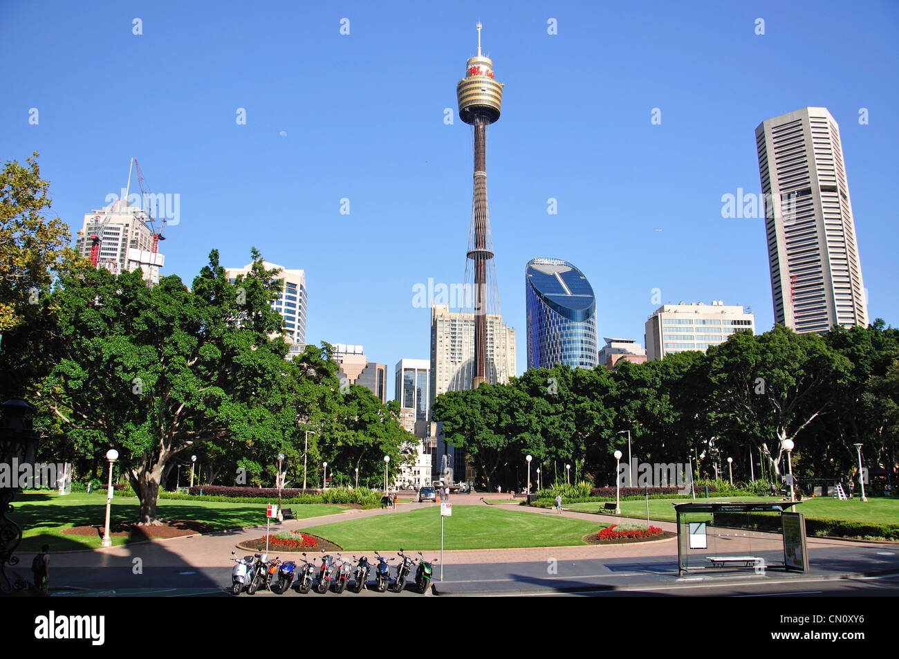 Archibald Fountain mit Sydney Tower im Hintergrund, Hyde Park, Sydney, New South Wales, Australien Stockfoto