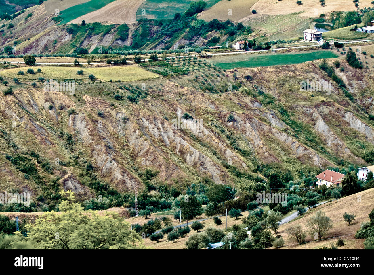 Italien-Abruzzen-Landschaft mit Naturschutzgebiet der Calanchi Atri Stockfoto