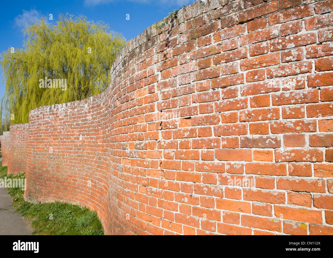 Crinkle Crankle oder Serpentin Wand, Easton, Suffolk, England Stockfoto