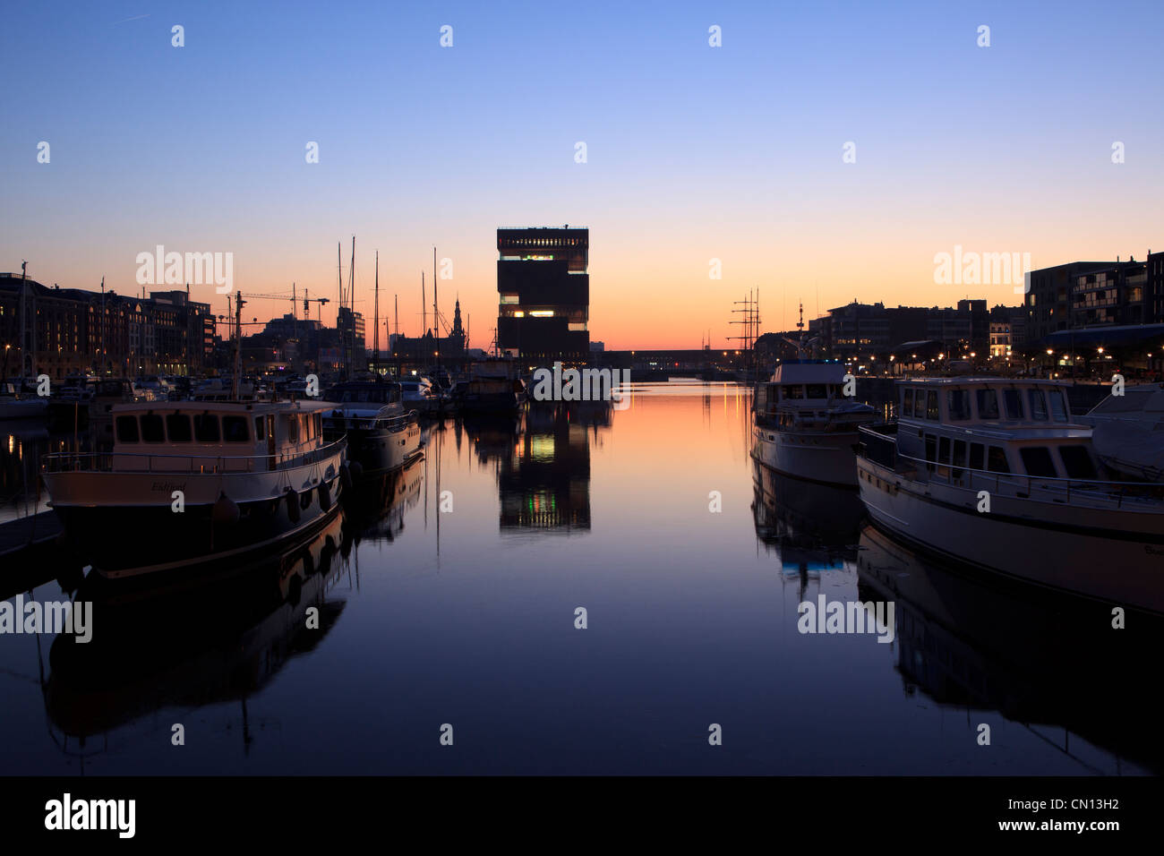 Das Museum Aan de Stroom (MAS) bei Sonnenuntergang in Antwerpen, Belgien Stockfoto