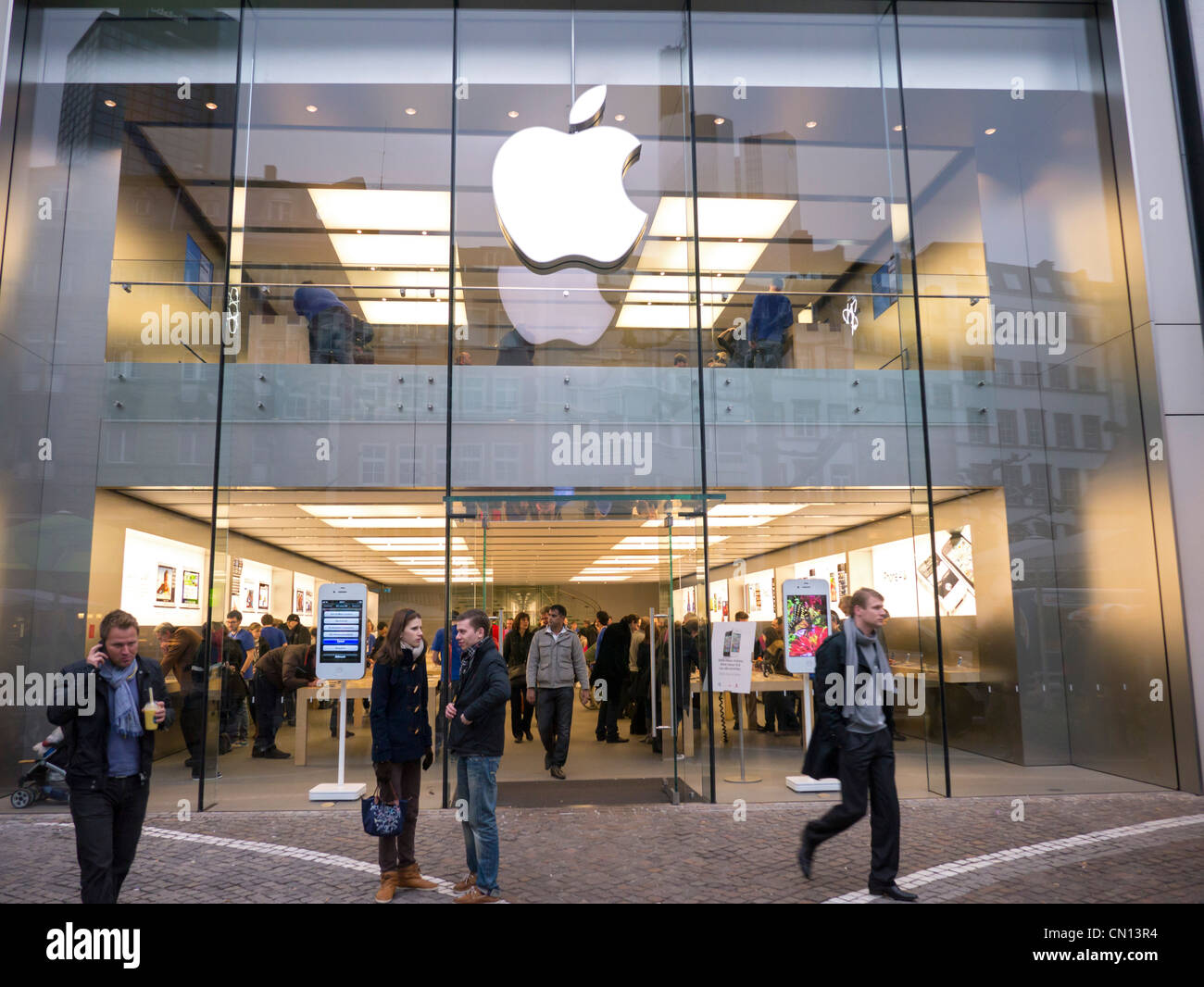 Apple Store in Frankfurt Deutschland Stockfotografie Alamy