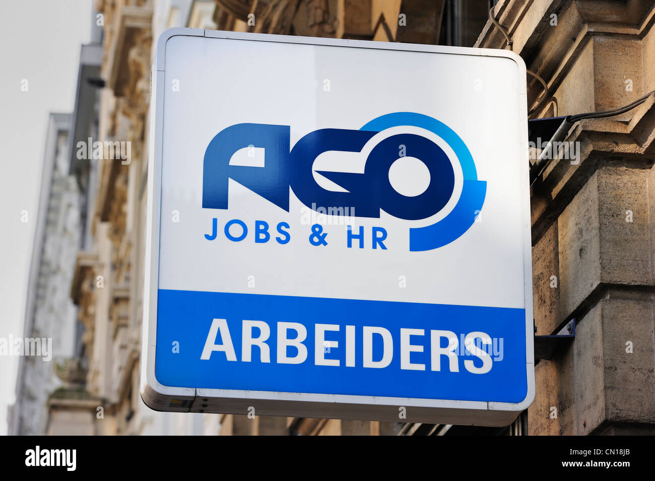 Schild mit Logo für Zeitarbeitsunternehmen AGO Interim Auftraggeber Arbeitskräfte, Flandern, Belgien Stockfoto