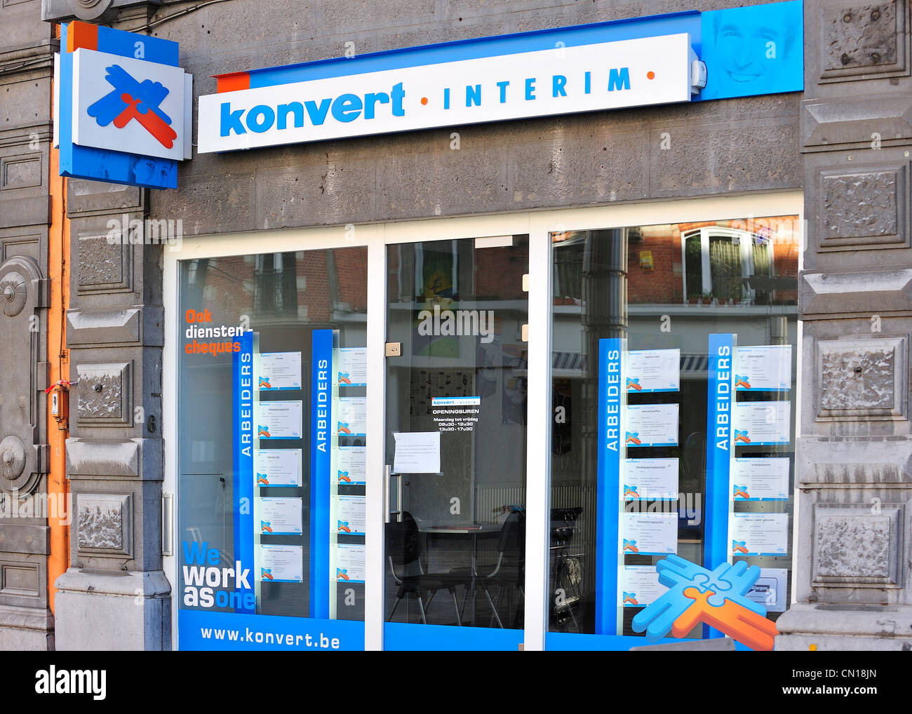 Schild mit Logo für Zeitarbeitsunternehmen Konvert Interim, Flandern, Belgien Stockfoto