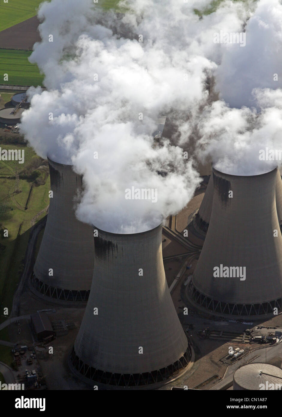 Luftaufnahme des Drax Power Station in Yorkshire im Jahr 2012, als es voll funktionsfähig war und Rauch und Dampf austrotschte Stockfoto