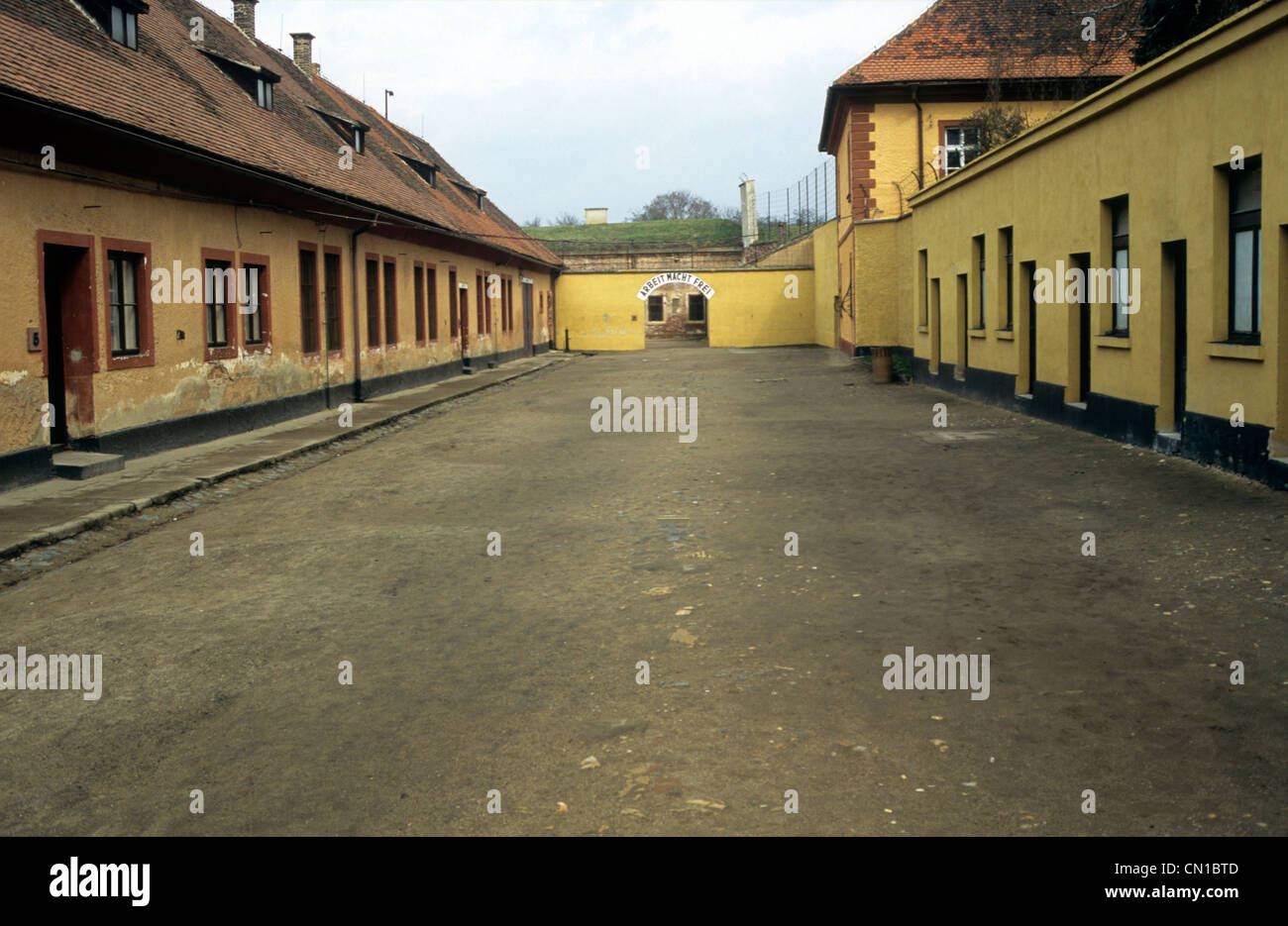 Tschechische Republik, in der Nähe von Prag, Theresienstadt, deutsches Gefangenenlager Zellenblöcken. Stockfoto