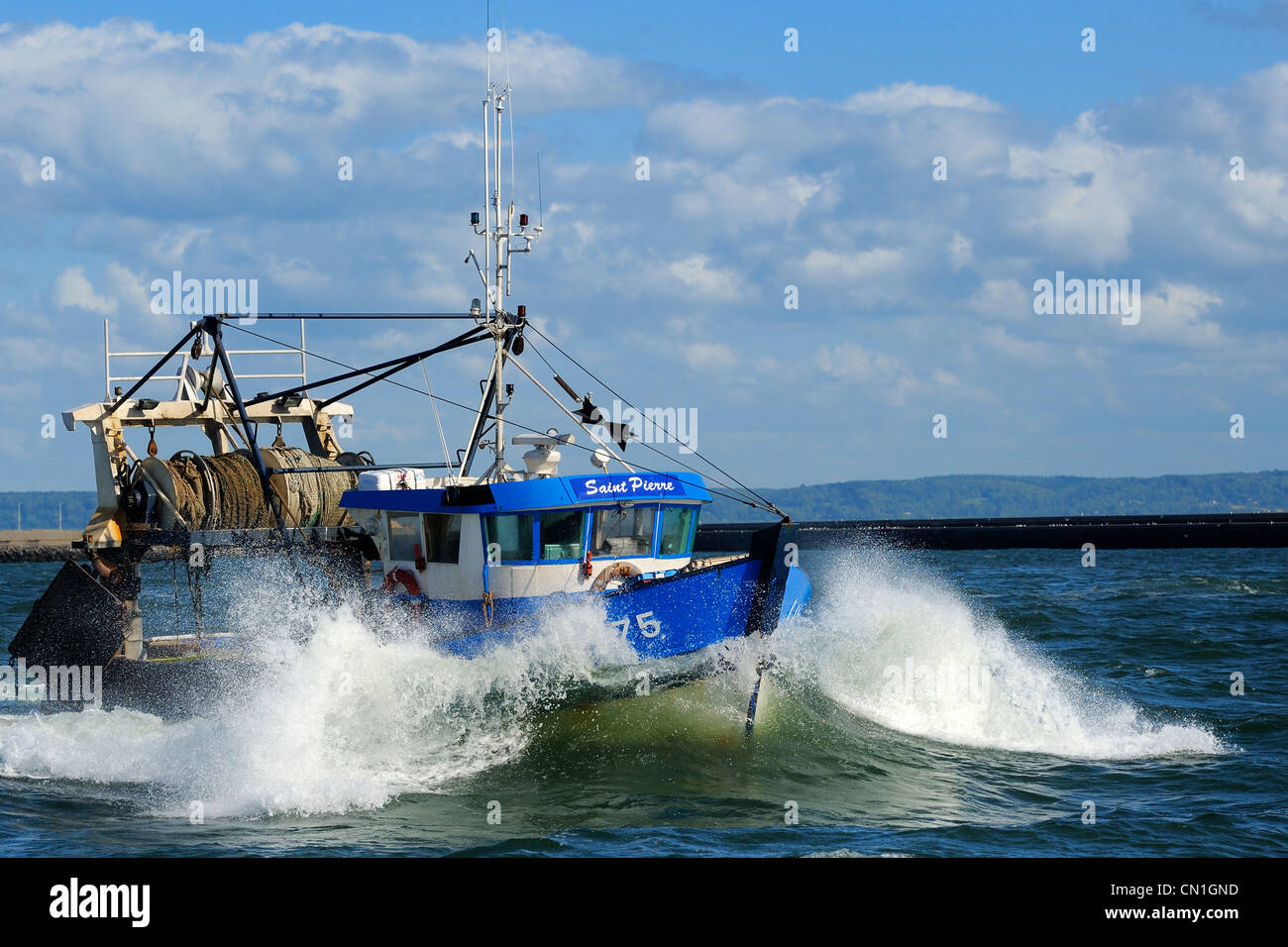 Frankreich, Seine Maritime, Le Havre, ein Fischerboot ausgehen zum Meer Stockfoto