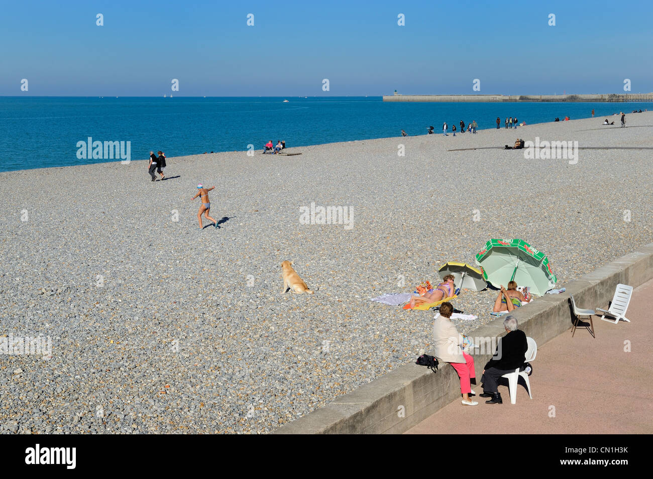 Frankreich, Seine Maritime, Dieppe, Kiesstrand Stockfoto