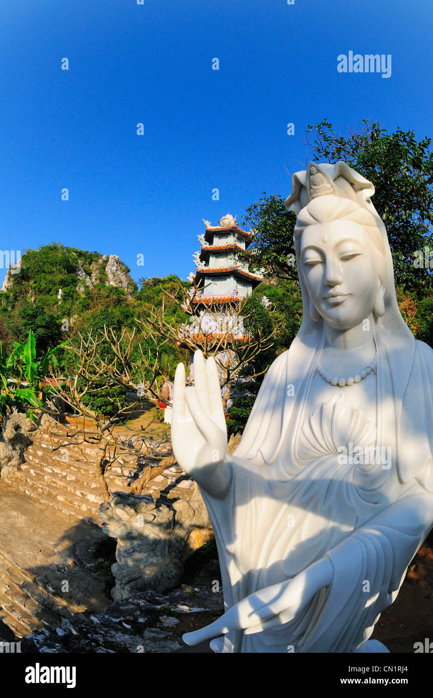 Weiße steinerne Statue des Bodhisattva (Ba Am Quan), Marble Mountain (Ngu Hanh Son), Vietnam Stockfoto