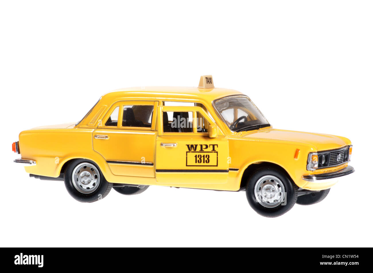 Fiat 125p taxi auf weißem Hintergrund. Stockfoto