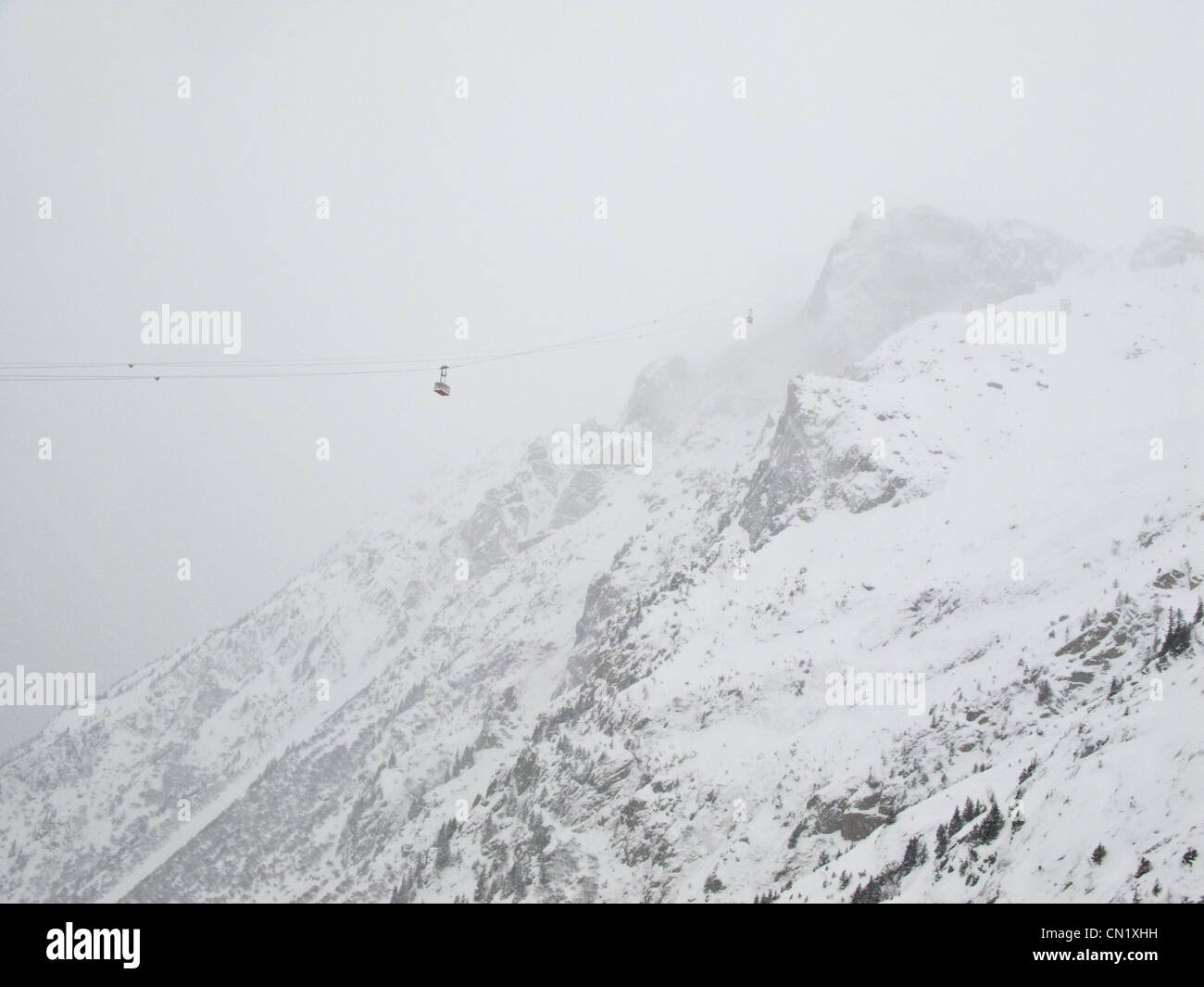 Seilbahn über den französischen Alpen, Chamonix, Frankreich Stockfoto