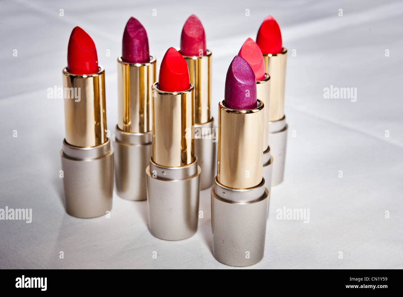Eine Sammlung von Lippenstift-Kugeln in verschiedenen Farbtönen Stockfoto