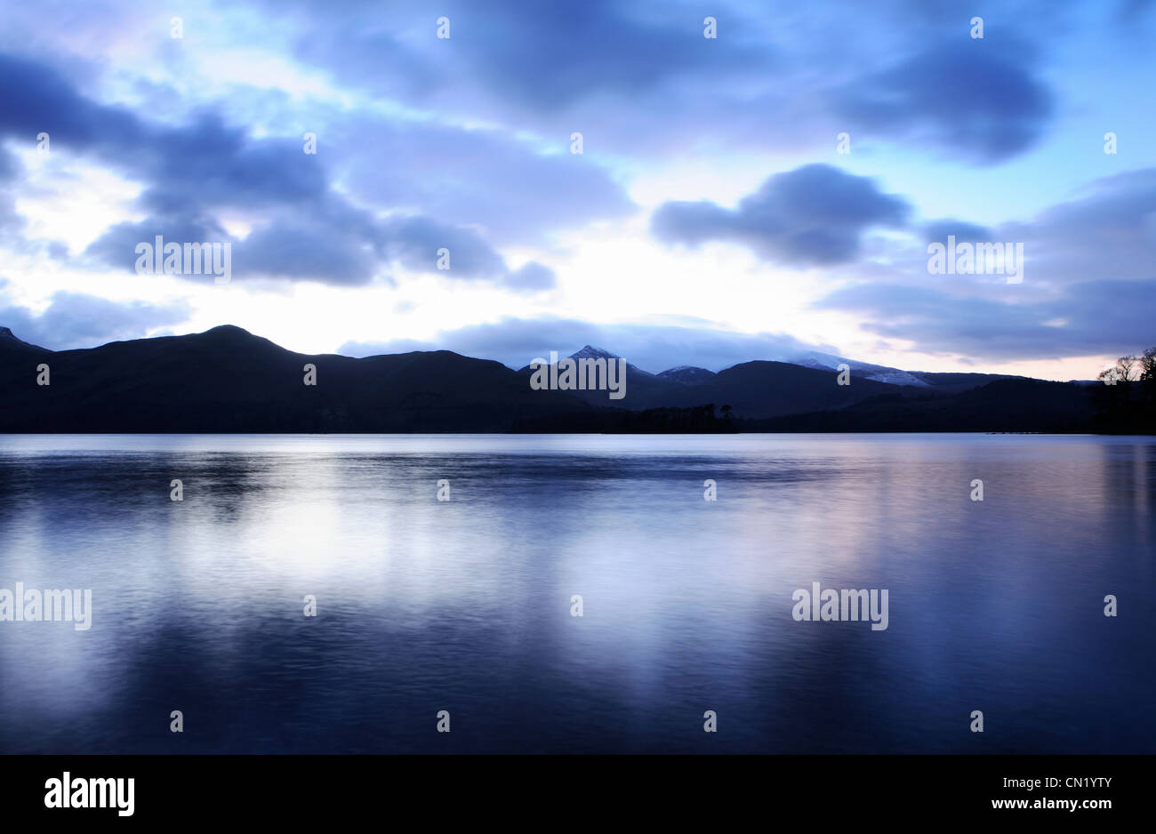 See bei Dämmerung, Lake District, Cumbria, England, UK Stockfoto